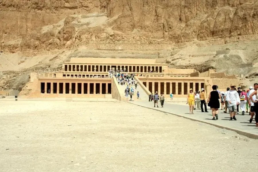 Luxor-Day-Tour-Valley-of-Kings-Queens-Hatchepsut-Temples