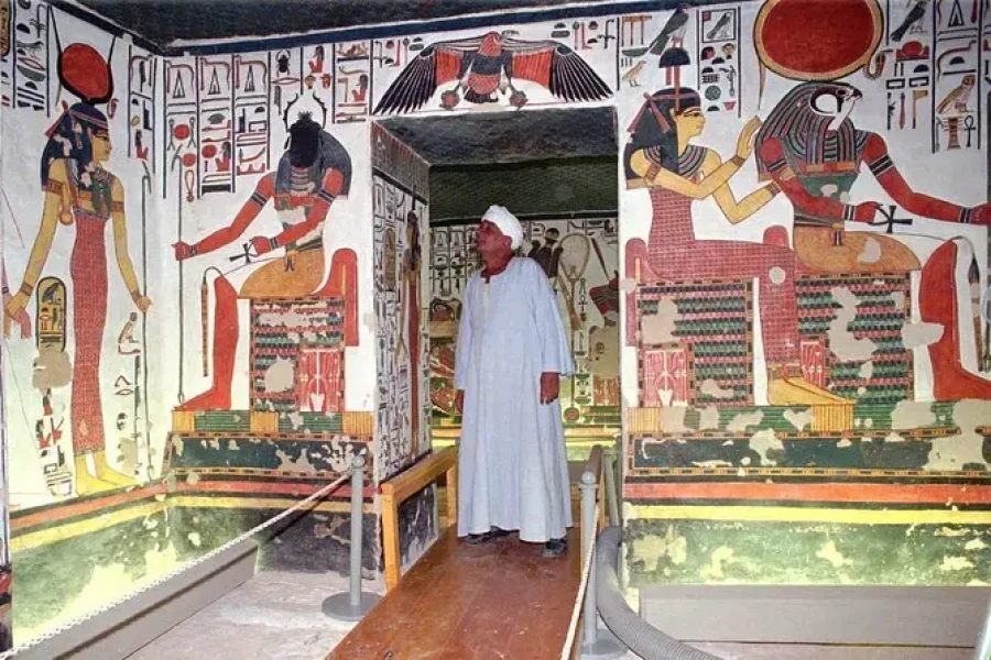 Private-Tour-valley-of-the-queens-Carter-House-Temple-of-Seti-Ramesseum-Temple